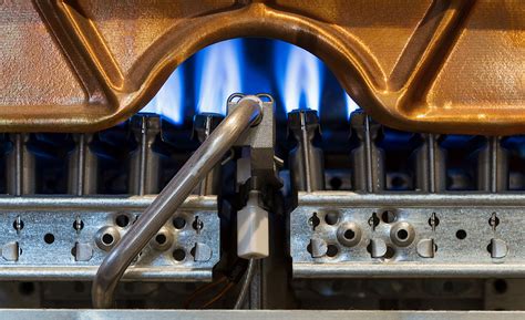 are gas stove pilot lights supposed to stay on